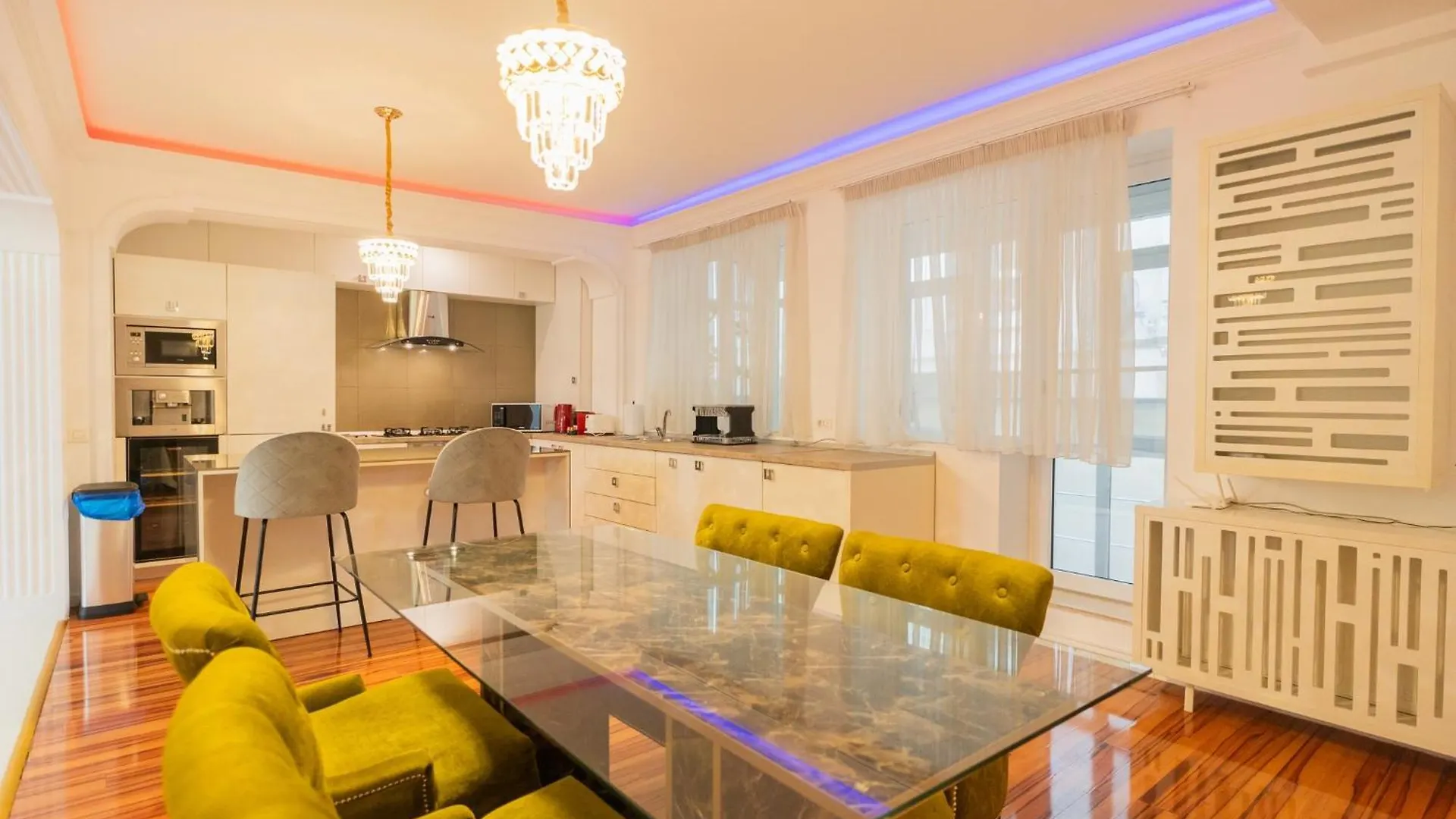 Luxurious Apartments With Swimming Pool - Herastrau Park Bucharest Romania