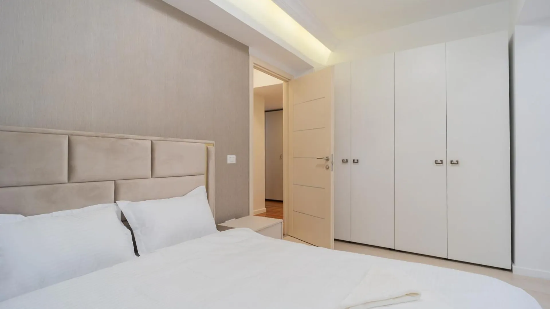Luxurious Apartments With Swimming Pool - Herastrau Park Bucharest