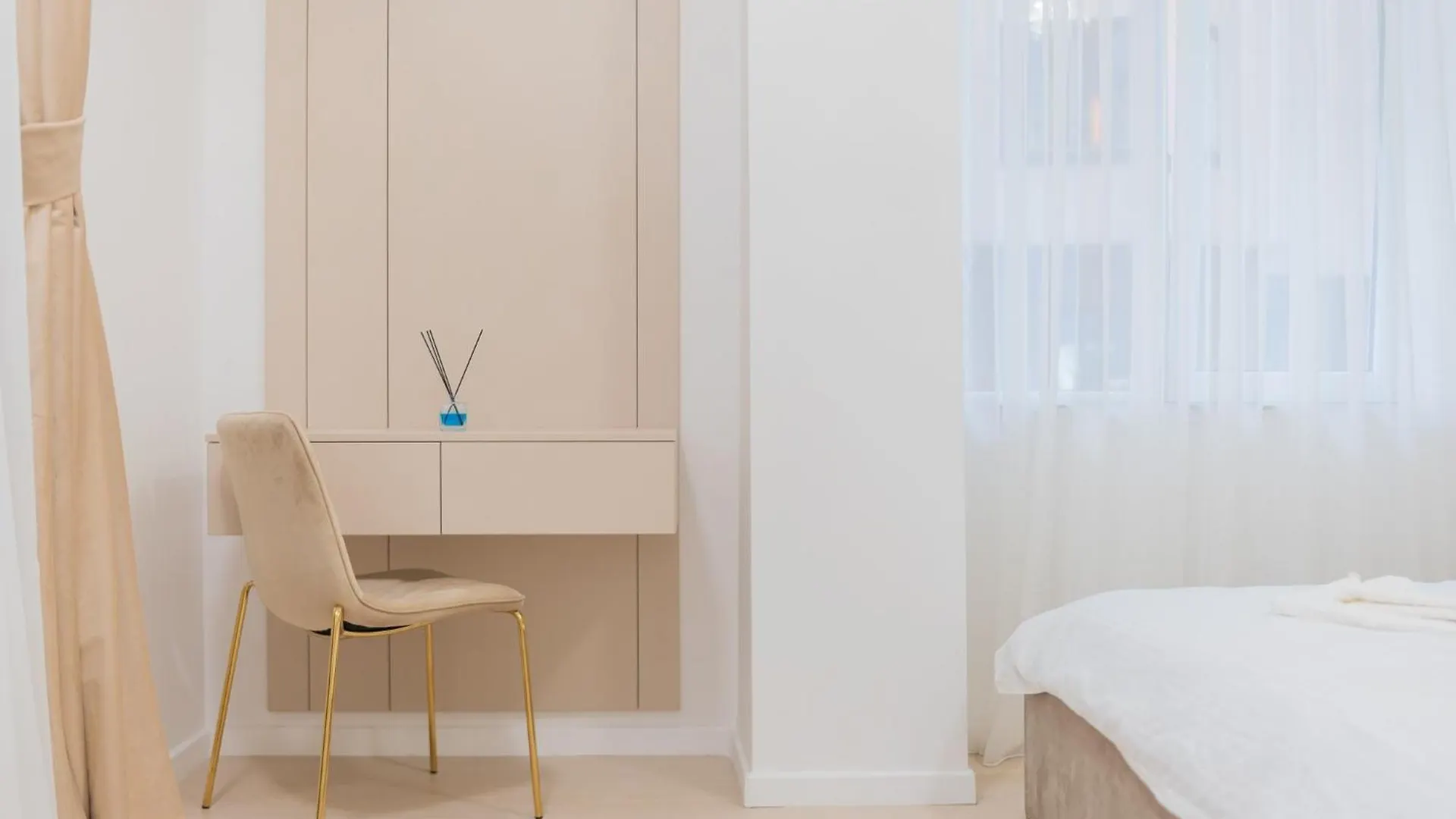 Luxurious Apartments With Swimming Pool - Herastrau Park Bucharest