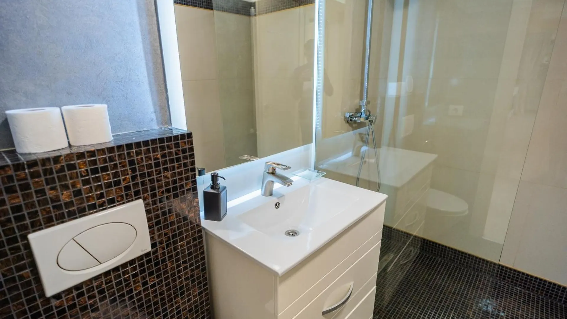 Luxurious Apartments With Swimming Pool - Herastrau Park Bucharest 0*,  Romania