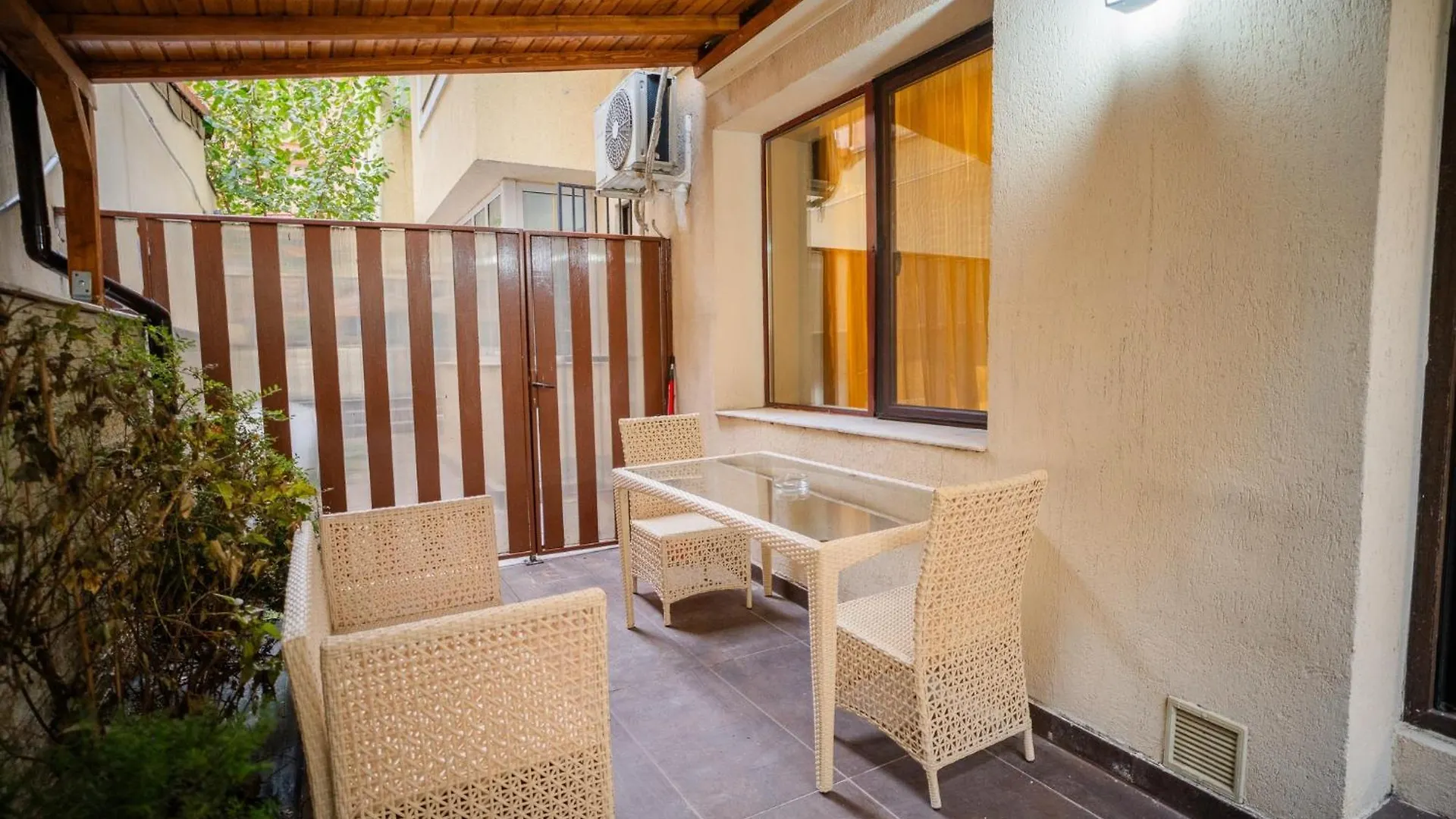 Luxurious Apartments With Swimming Pool - Herastrau Park Bucharest 0*,