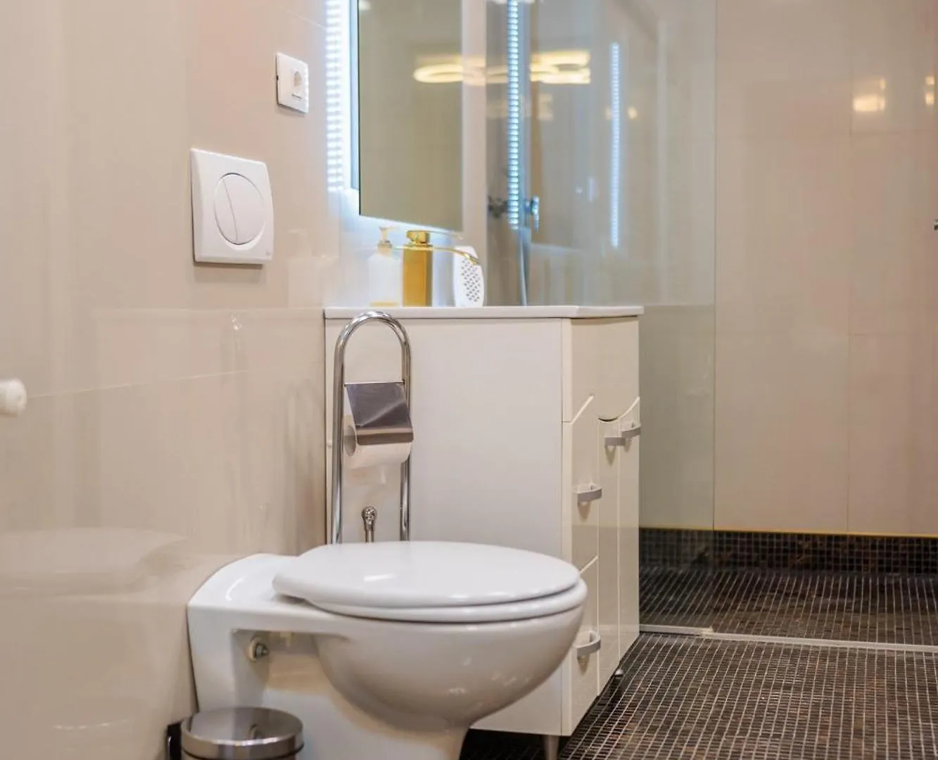 Luxurious Apartments With Swimming Pool - Herastrau Park Bucharest