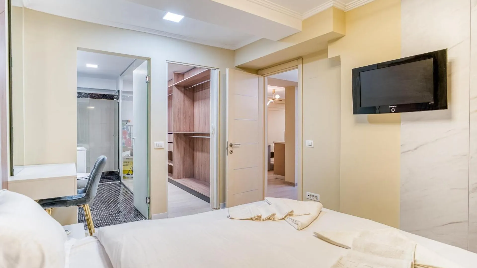 Luxurious Apartments With Swimming Pool - Herastrau Park Bucharest