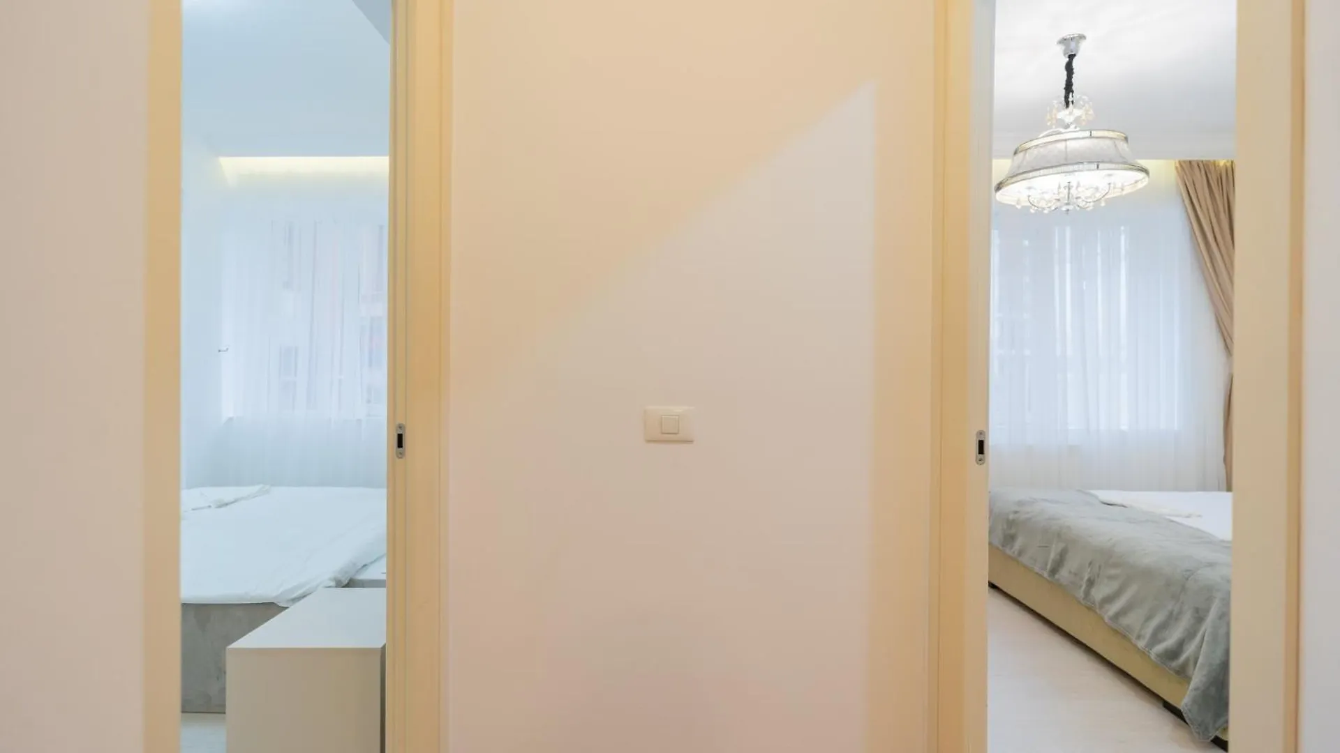 בוקרשט Luxurious Apartments With Swimming Pool - Herastrau Park